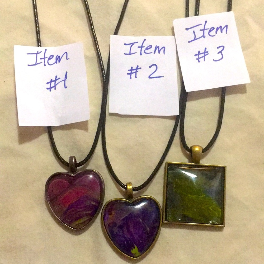 Pendant necklaces